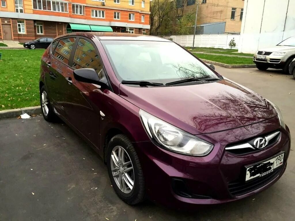 Hyundai Solaris 2013 фиолетовый. Хендай Солярис 2011 фиолетовый. Hyundai Solaris 2014 фиолетовый. Hyundai Solaris 2014 бордовый. Цвета соляриса хэтчбек