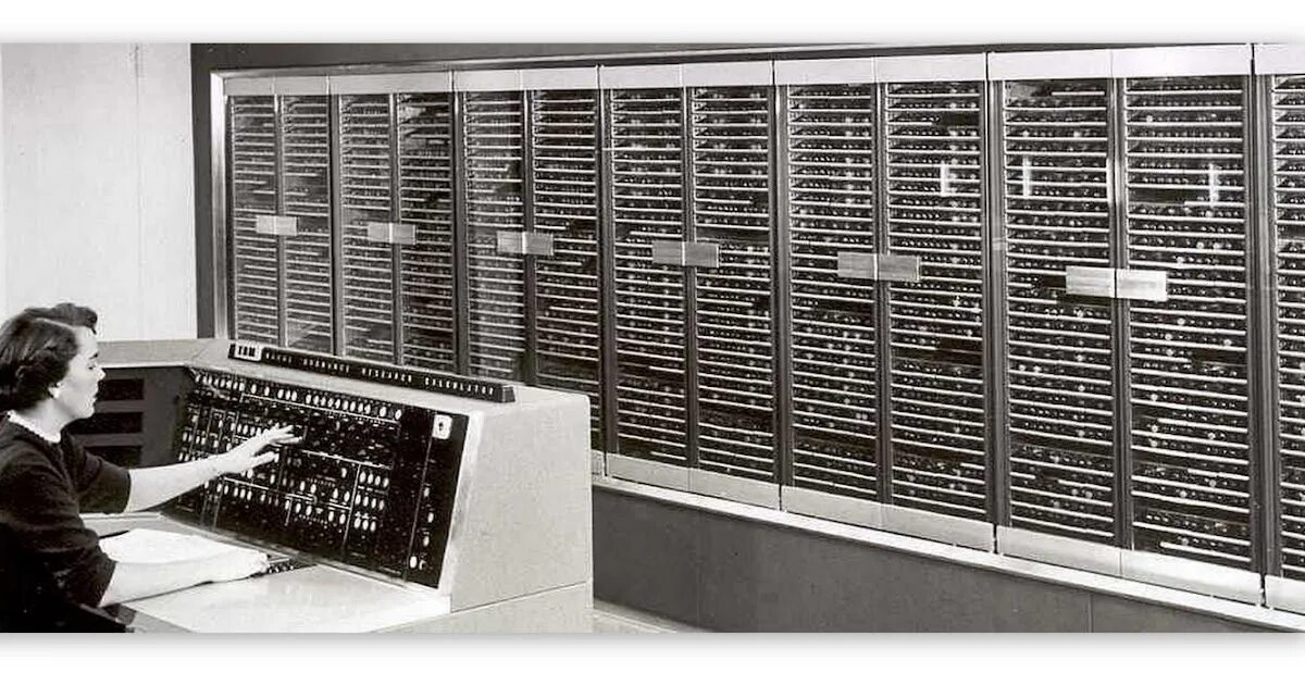 Ibm работа. ЭВМ IBM 4381. IBM 1950. Компьютер IBM 1970. IBM компьютер 1950.