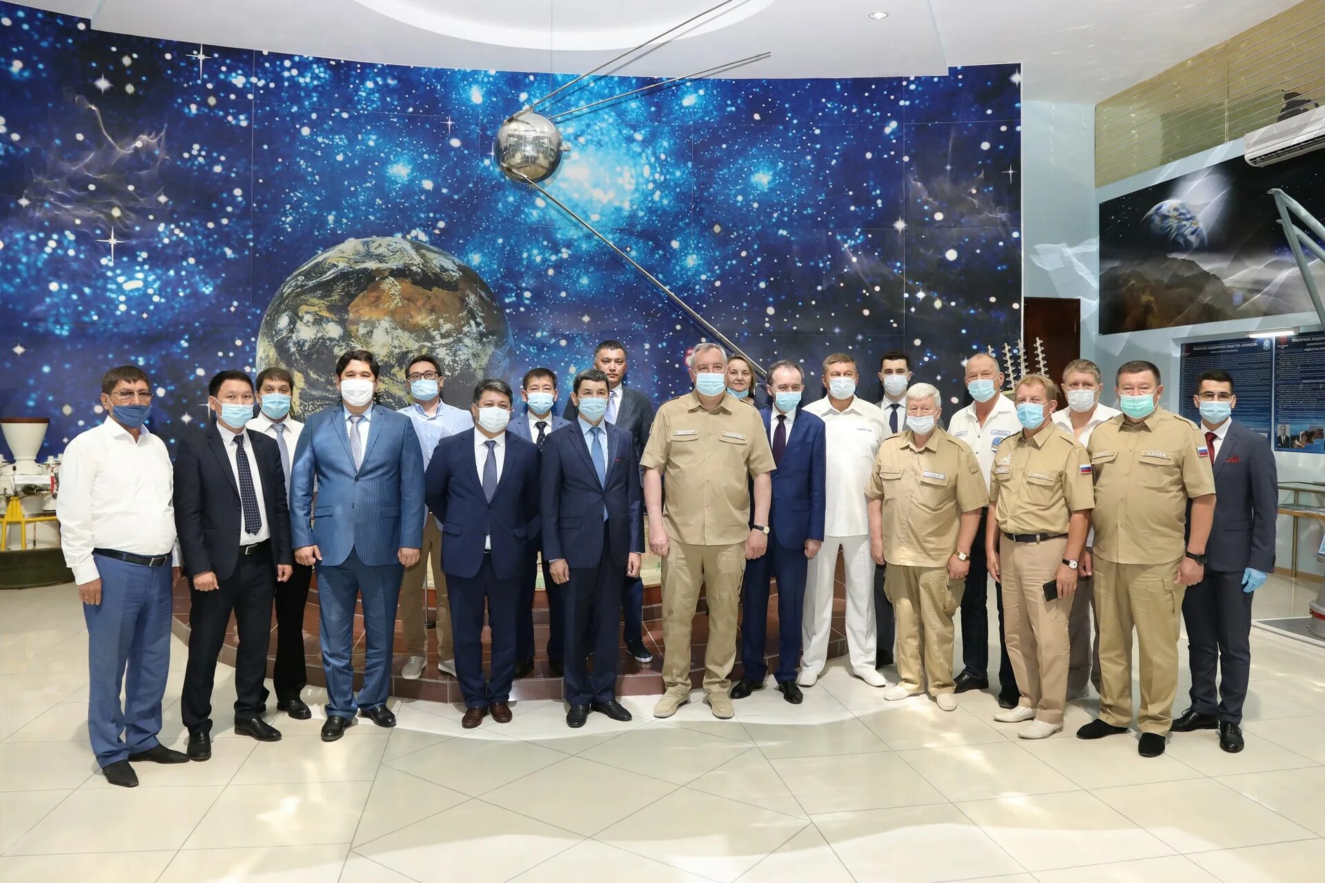 Казахстан роскосмос. Мкс-65 экипаж союз мс18. Старт ракеты с космодрома байконур. Александр сердюк цпк. Первый космодром байконур.