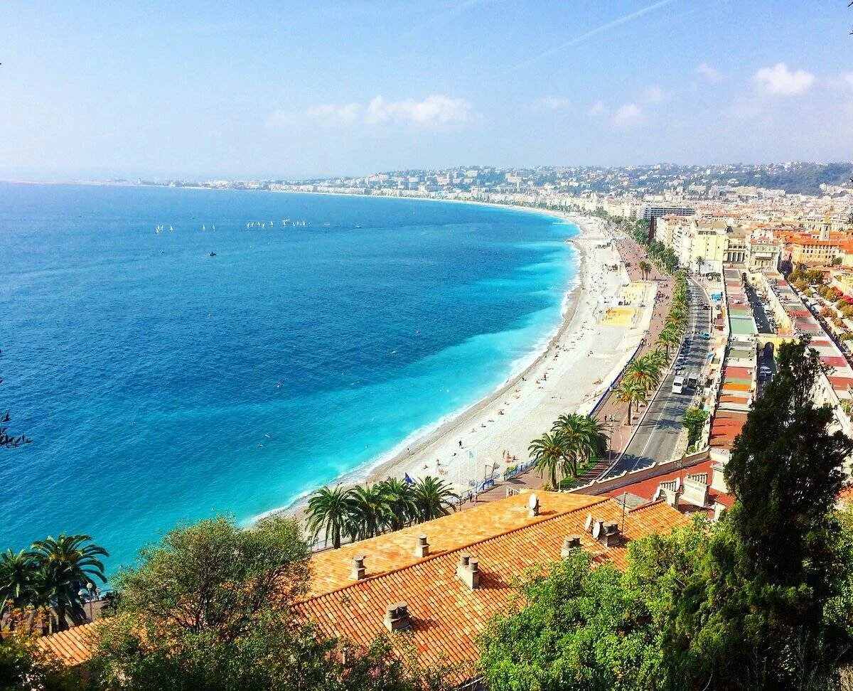 Nice beach. Ницца Лазурный берег. Ницца Лазурный пляж. Ницца Франция Лазурный берег пляж. Пляжи лазурного берега Франции.