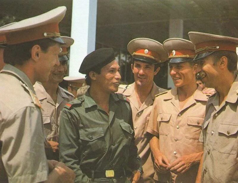 Военнослужащие вдв советской армии. Вооруженные силы сср. Вооруженные силы ссср. Марширующие солдаты ссср. Сухопу́тные войска́ ссср.