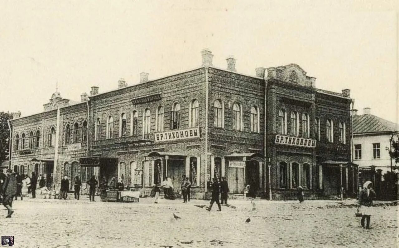 Век череповец. Воскресенский проспект череповец. уездная земская управа. старый советский проспект череповец. череповец 19 век.