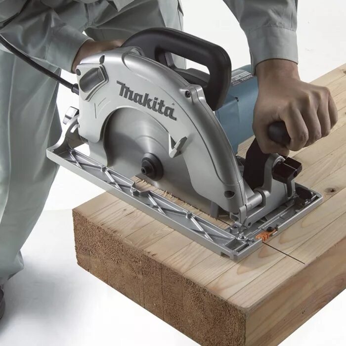 Мини пила milwaukee m12. Макита ручная циркулярная. Лучшая ручная циркулярка. Дисковая пила компактная worx wx439. Лучшая ручная циркулярка.