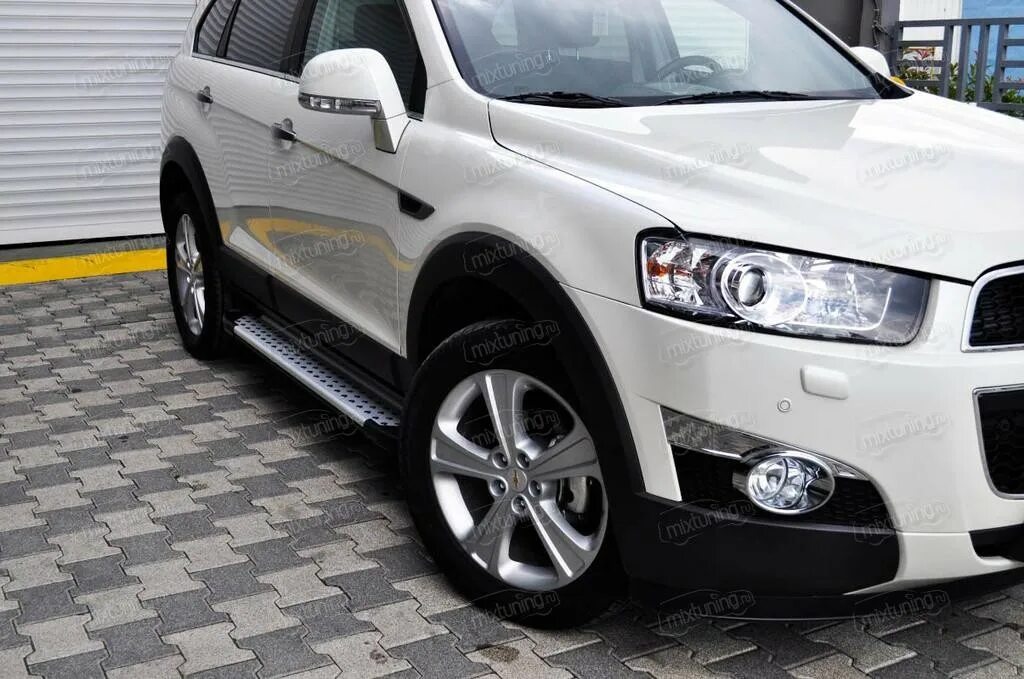 Пороги каптива. Chevrolet Captiva пороги. Подножки Chevrolet Captiva. Пороги на Шевроле Каптива с140. Шевроле Каптива пороги подножки.