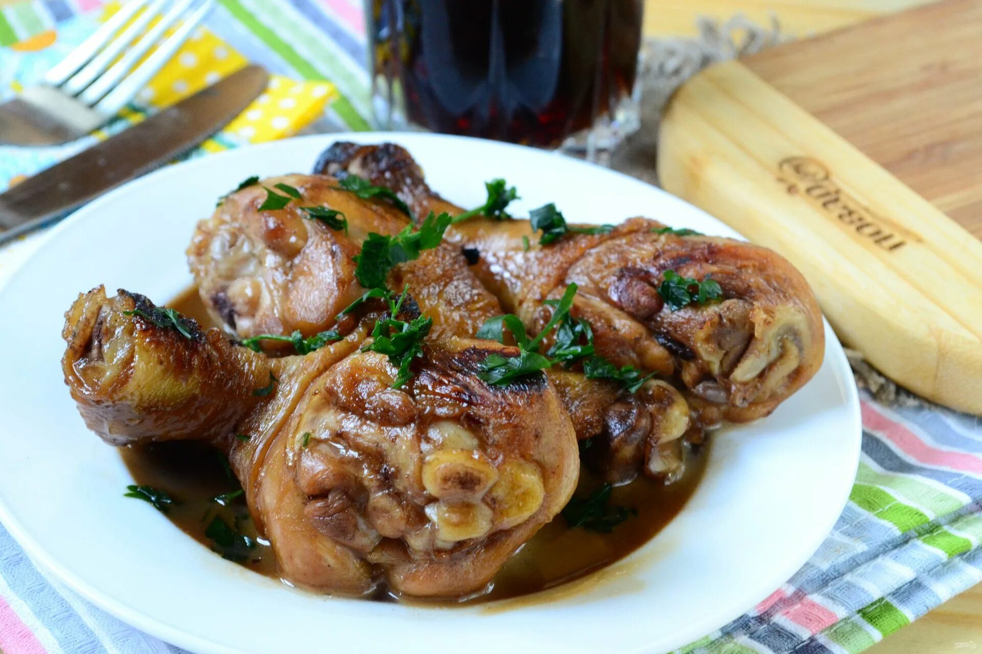 Курица в коле рецепт. Куриные крылышки в кока коле. Куриные крылышки в кока коле. Крылышки жареные в кока коле. Курица в коле рецепт.