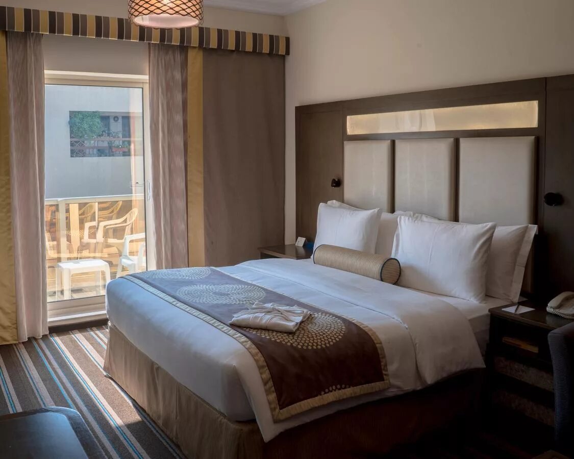 Savoy дубай. The uptown hotel apartments fujairah. Savoy дубай. Savoy дубай. Savoy park hotel apartments бассейн.