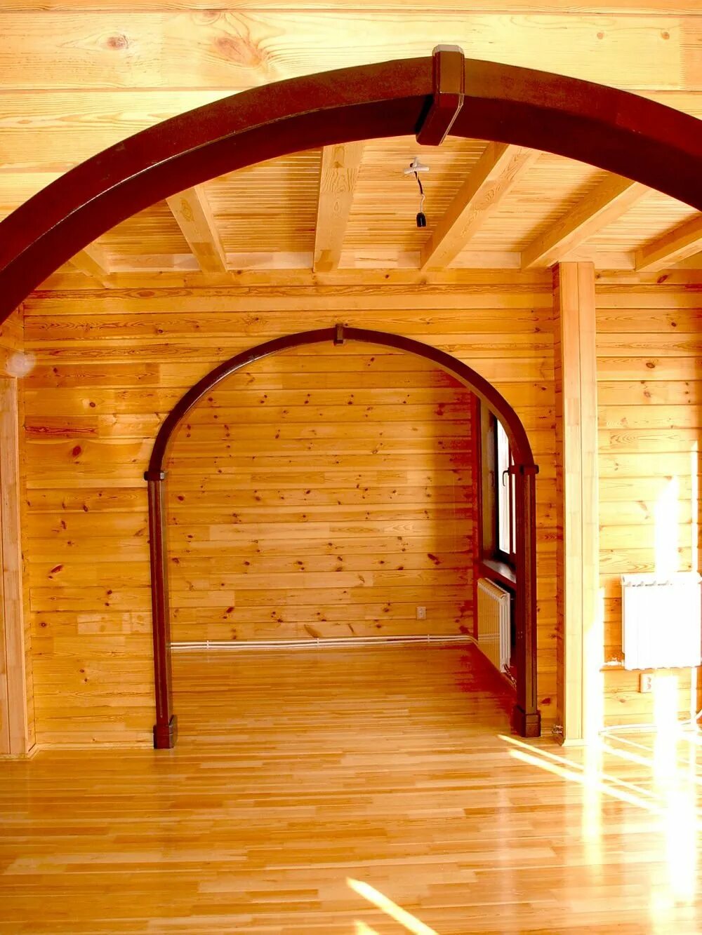 Домашних арка. Трехрадиусная арка. Арка вагонкой. Деревянная арка. Арка в деревянном доме.