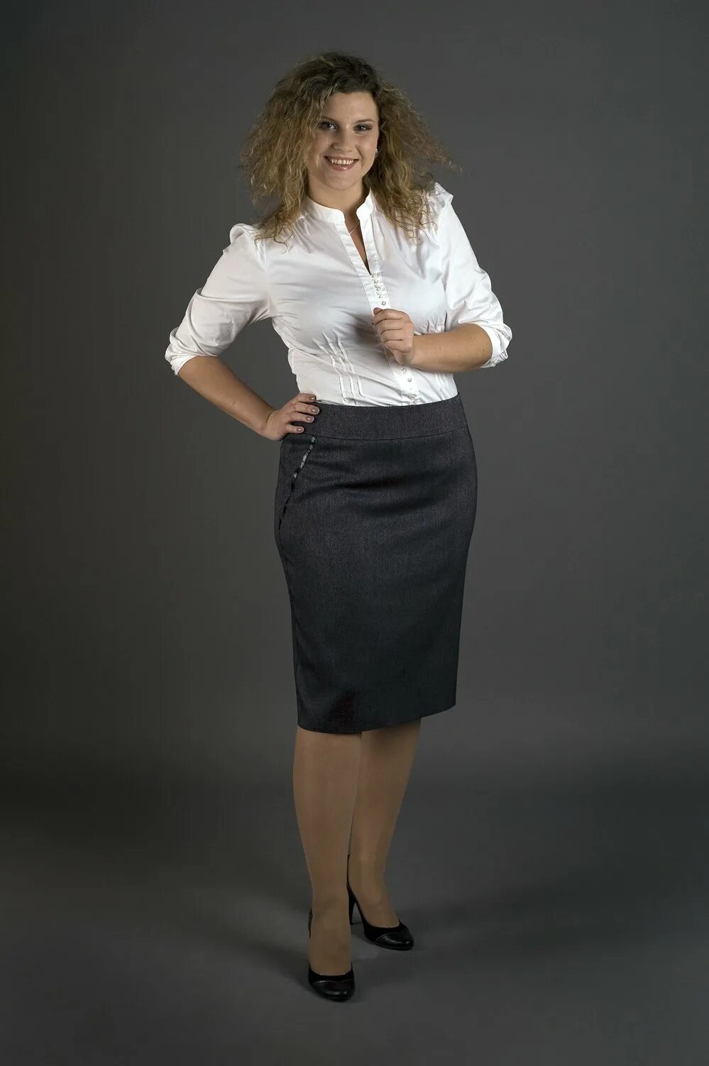 стильные образы для женщин 45+. модные юбки для женщин 40-45. женщины в юбках. джинсовые юбки для женщин. женщина юбке лет.