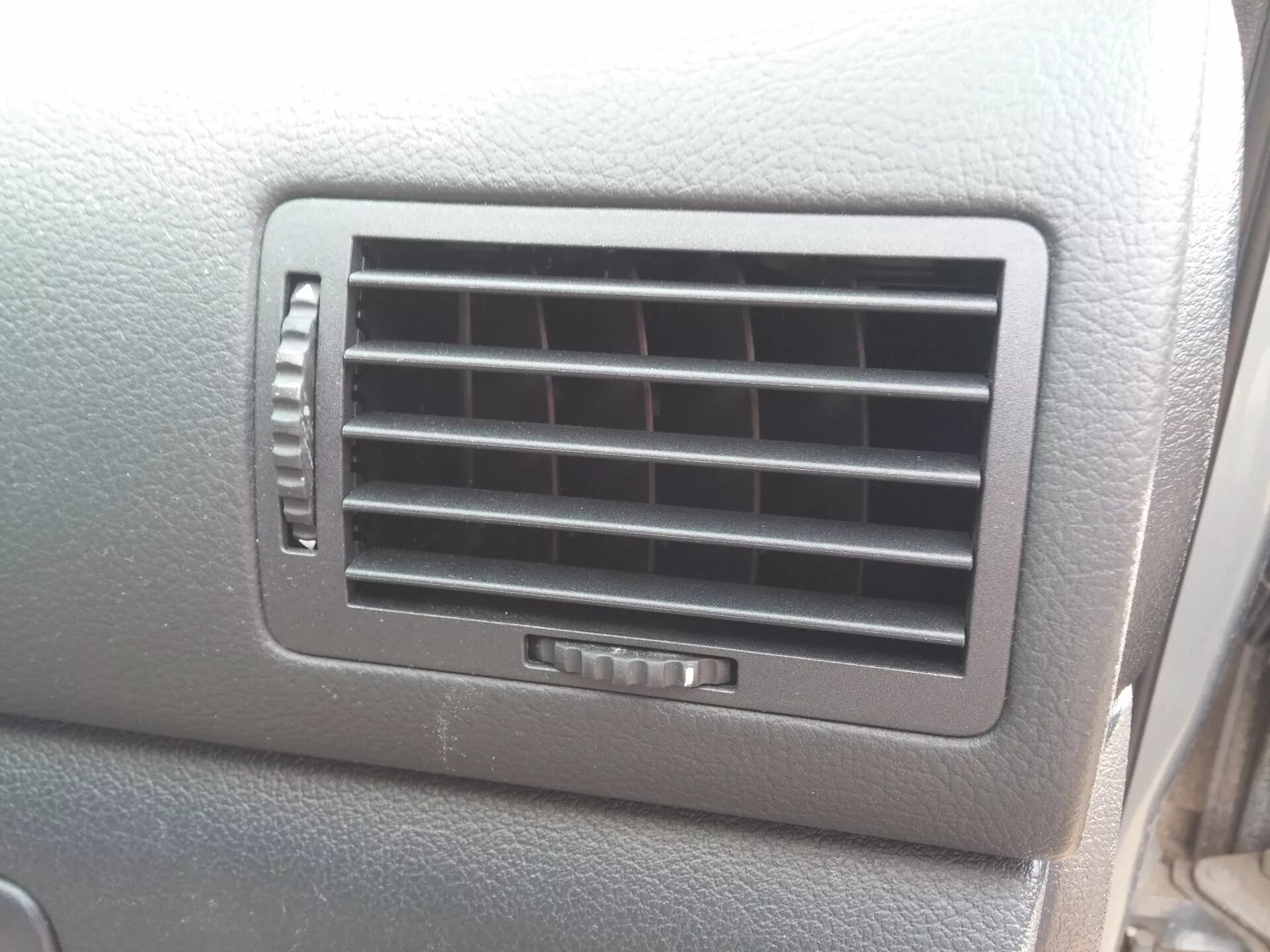 6. Шкода рапид 1. Дефлектор вентиляционный шкода йети. 4. 4.