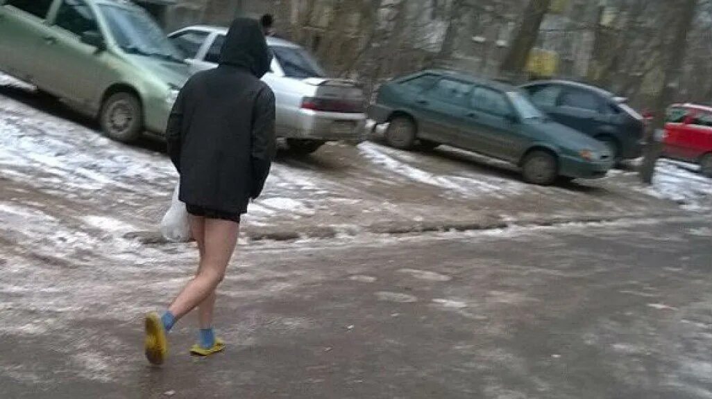 Челябинск мужик бегает без одежды.