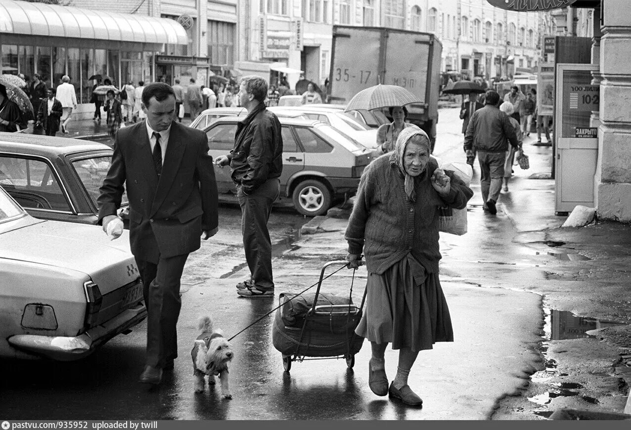 Москва 1995. Москва 1995 год фото. Новый Арбат 1995. Улица Никольская в Москве в 90-е.