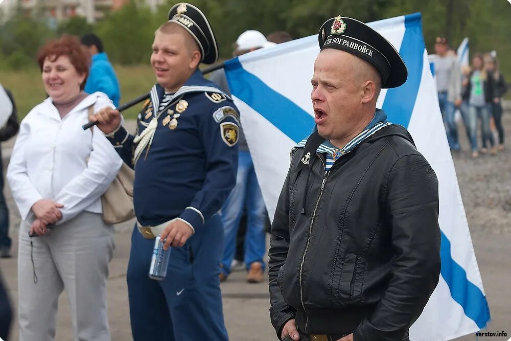 Гуляй моряки. Гуляй моряк. Армия моряки. Матросы загулявшие. С праздником вмф.