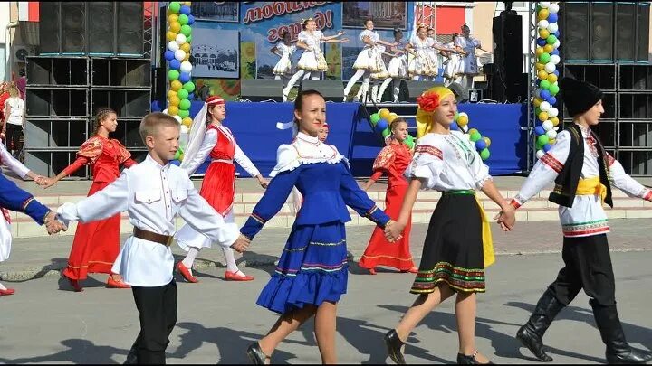Сальск егорлык. День города Сальск. Праздник в Сальске. Танцы на площади Ленина. Город Сальск в наши дни.