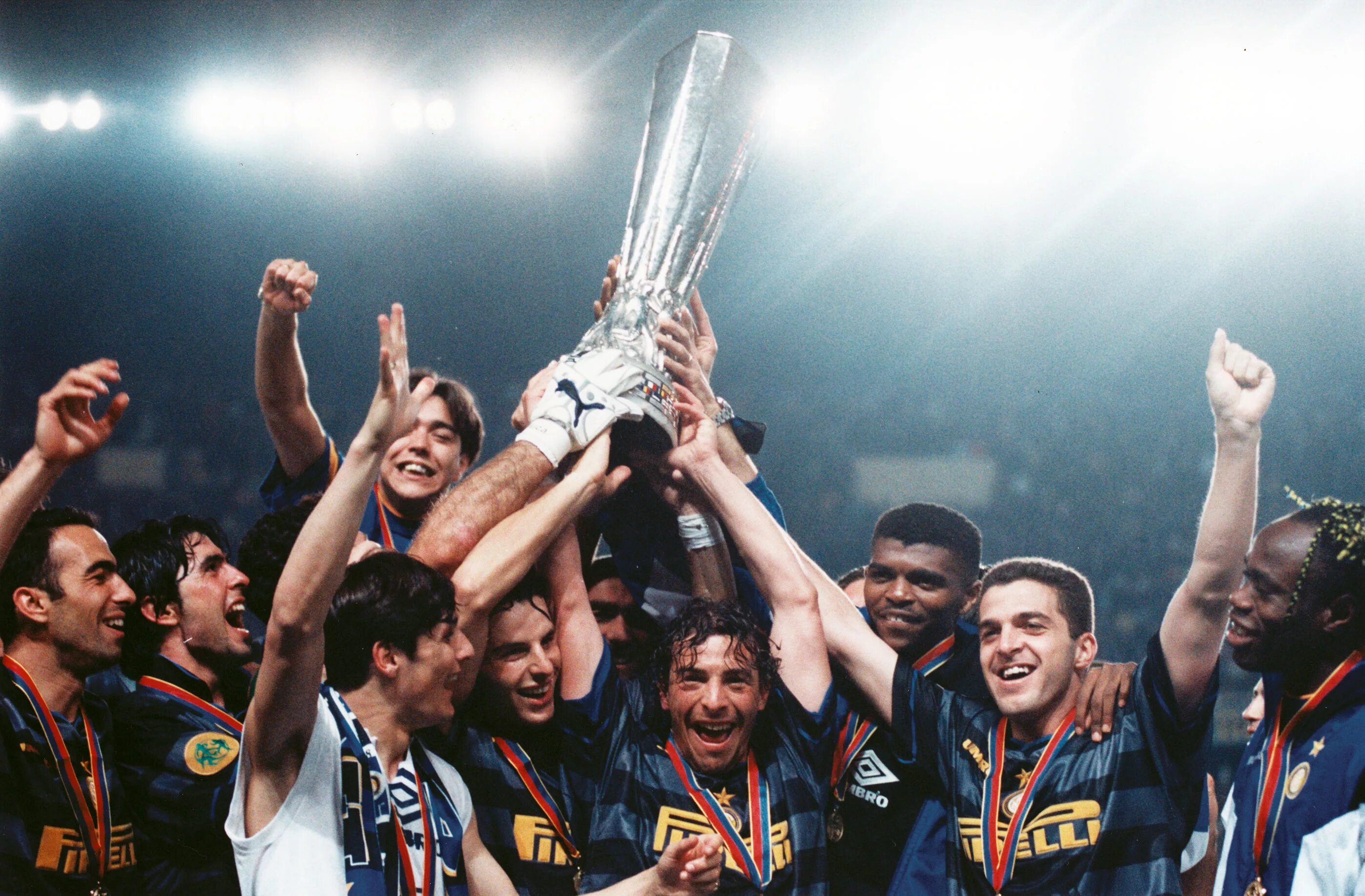 Уефа 1998. Inter 1998 Кубок УЕФА. Финал Кубка УЕФА 1998. Inter Lazio 1998. Интер Лацио финал 1998.