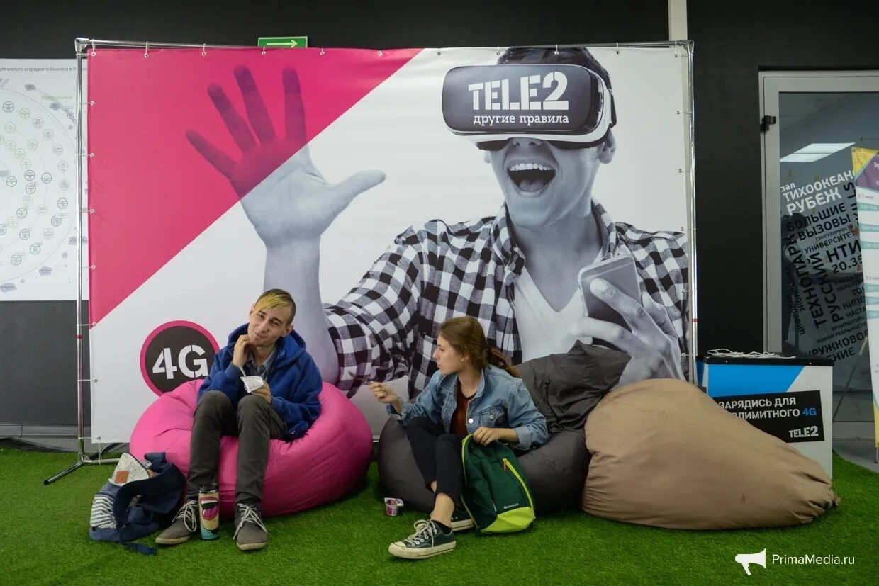 Tele2 фотозона. КИБЕРХИРО теле2. Фотозона теле2 бег. Сувенирка теле2. Forum teenage