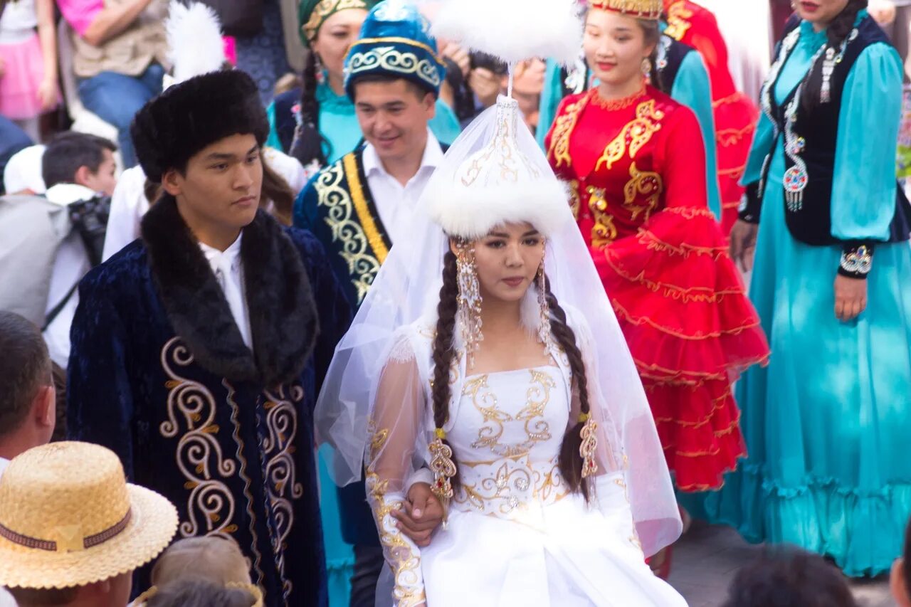 Свадьба казахов. Традиционная казахская свадьба. Свадебные традиции казахов. Казахские Свадебные обряды.