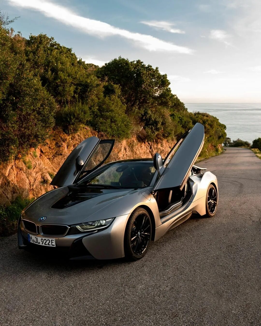 BMW i8. BMW i8 купе. БМВ спорткар i8. BMW i8 Turbo.