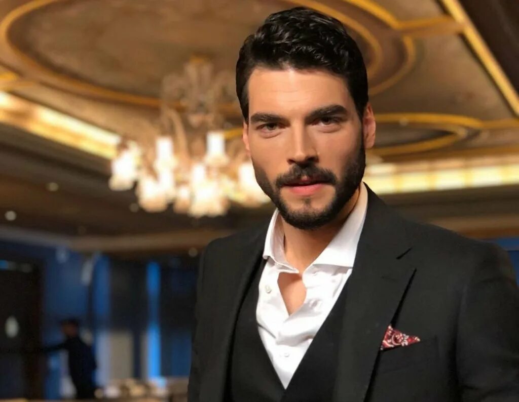 серхат теоман 2021. фуркан андыч актёры турции. чагатай улусой hakan. джан яман турецкий актер 2020. какого года турецкий актер.