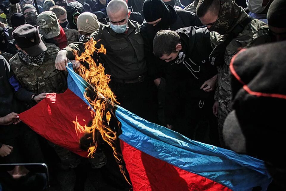Русский марш мемы. Природа ненависти бандеровцев к русским. Ненависть народа. Русский русскому рознь. Русский русскому рознь.