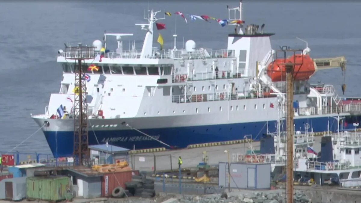 Сахалин петербург. Мост на сахалин пролив невельского. Ирша сахалин. Санкт-петербург до хабаровска. Ирша сахалин.