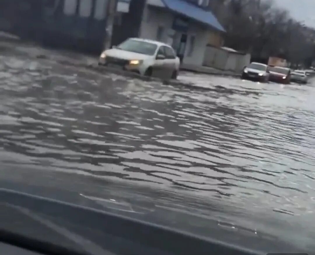 Астрахань будет ли сегодня вода. Астрахань дороги.