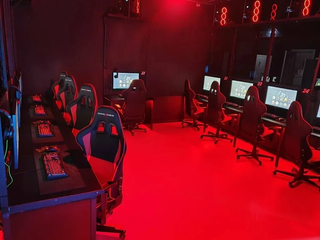 Центр киберспорта саратов. Клуб р 2. R2 клуб. R1 саратов компьютерный клуб. Кибер прайд нижний новгород горького.