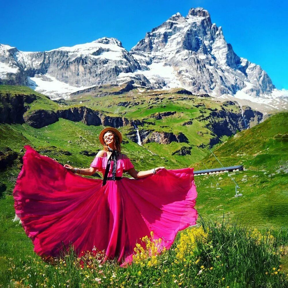 Фотосессия в горах. Девушка в горах. Фотосессия в горах в платье. Красивая девушка в горах. Горы и тетки