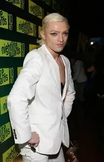 Метрода юбка астындағы колготки