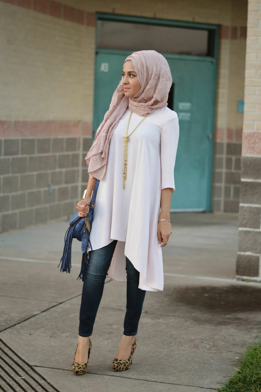 Как ходят мусульмане. Hijab Moda 2020 одежда. Hijab Moda 2022 одежда. Hijab Style 2022 платья повседневные.