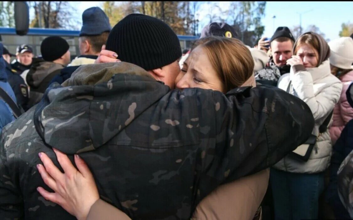 Проводы в армию. Мобилизация проводы. Проводы в армию мобилизация. Проводы мобилизованных 2022.