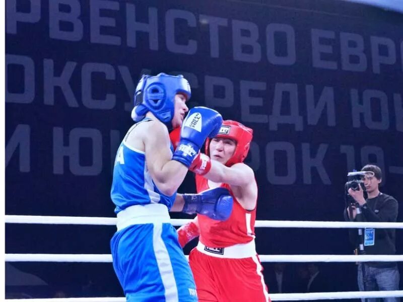 Чемпионат по боксу среди молодежи. Чемпионат европы по боксу среди молодёжи 2021. Алза спорт владикавказ. Бокс кыргызстан. Аминтаза бекишев боксер.