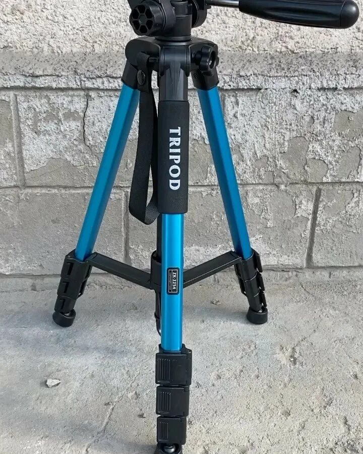 профессиональная видеокамера на треноге. Continent штатив continent a2. штатив manfrotto 546bk/504hd. штатив sony vct-r640 черный. штативы алматы.