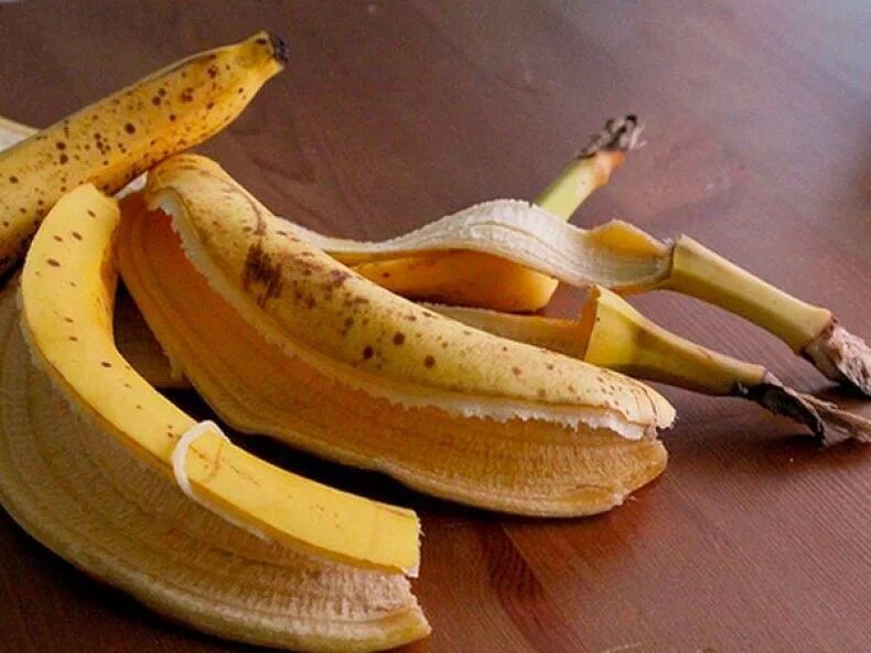 Кожурой составить. Банановая кожура. Шкурки от бананов. Кожура от банана. Банановая корка.