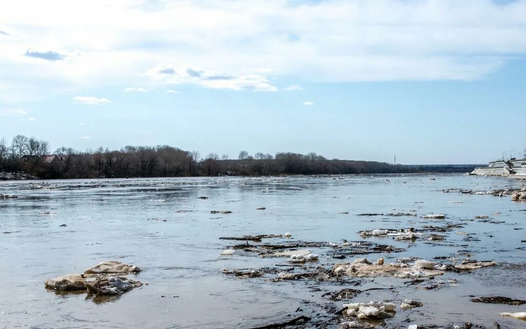 Вода в реке сура. Очистные в Стерлитамаке. Река нея. Реки Стерлитамака. Мутность воды в реке Сура.