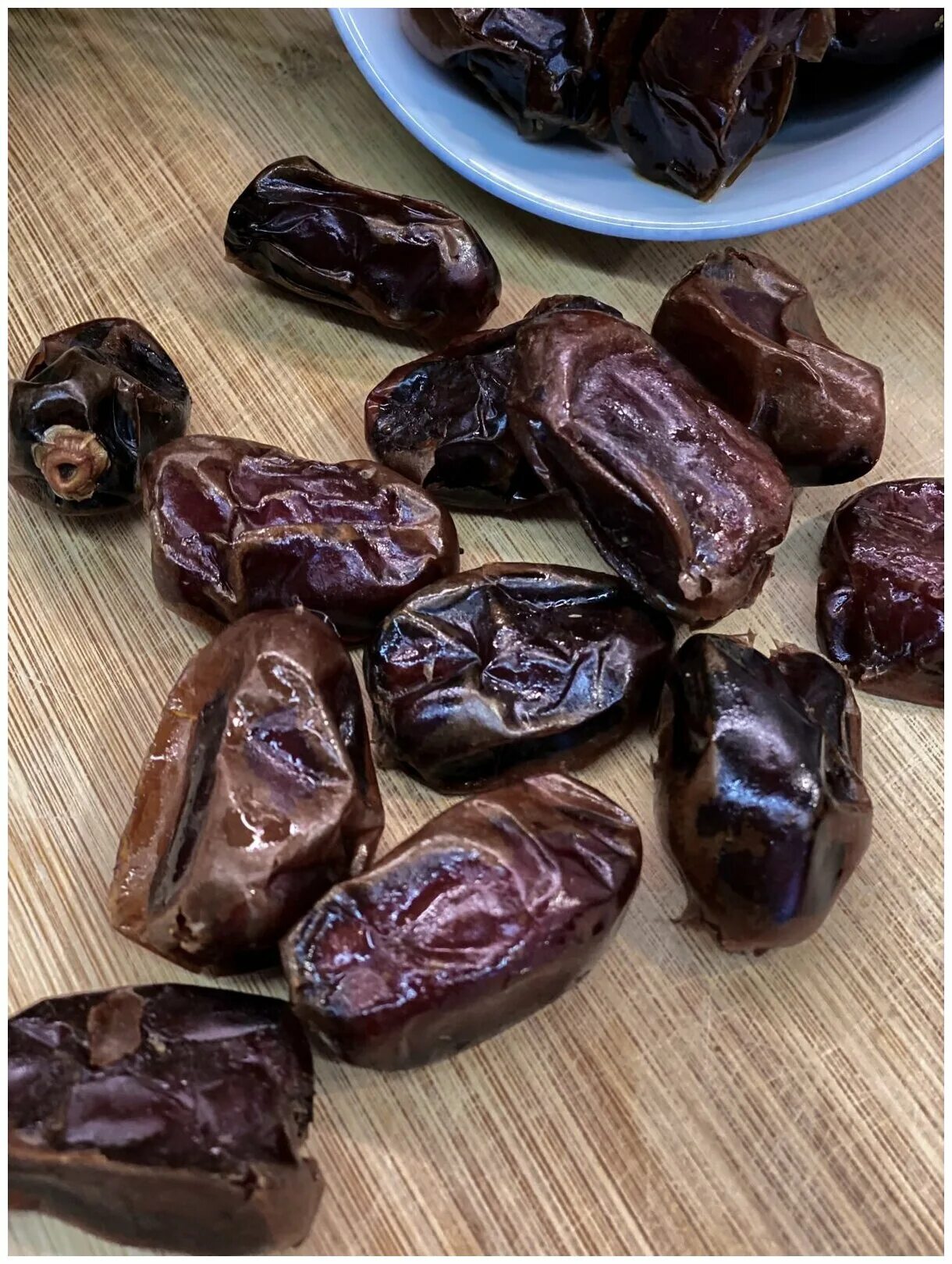финики джуба. финики с косточкой 1кг фасов. финики сухие. сушеных фиников.
