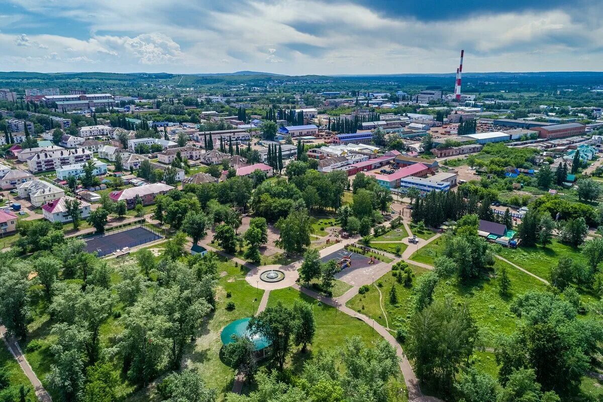 Где город ишимбай. Ишимбай города Башкортостана. Центральный парк Ишимбай. Сквер Блохина Ишимбай. Достопримечательности Ишимбая Башкортостан.