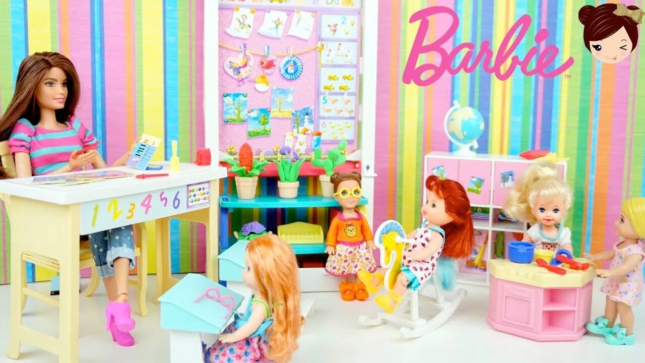 Куклы игрушки видео. Куклы Барби наборы школа. Барби набор школа. Школа для кукол Барби.