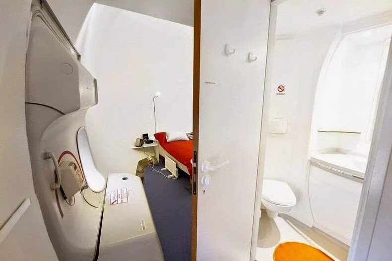 Отель боинг 747 швеция. Самолет стокгольм. Jumbo hostel стокгольм. Самолет боинг 747 джамбо. Jumbo stay швеция стокгольм.