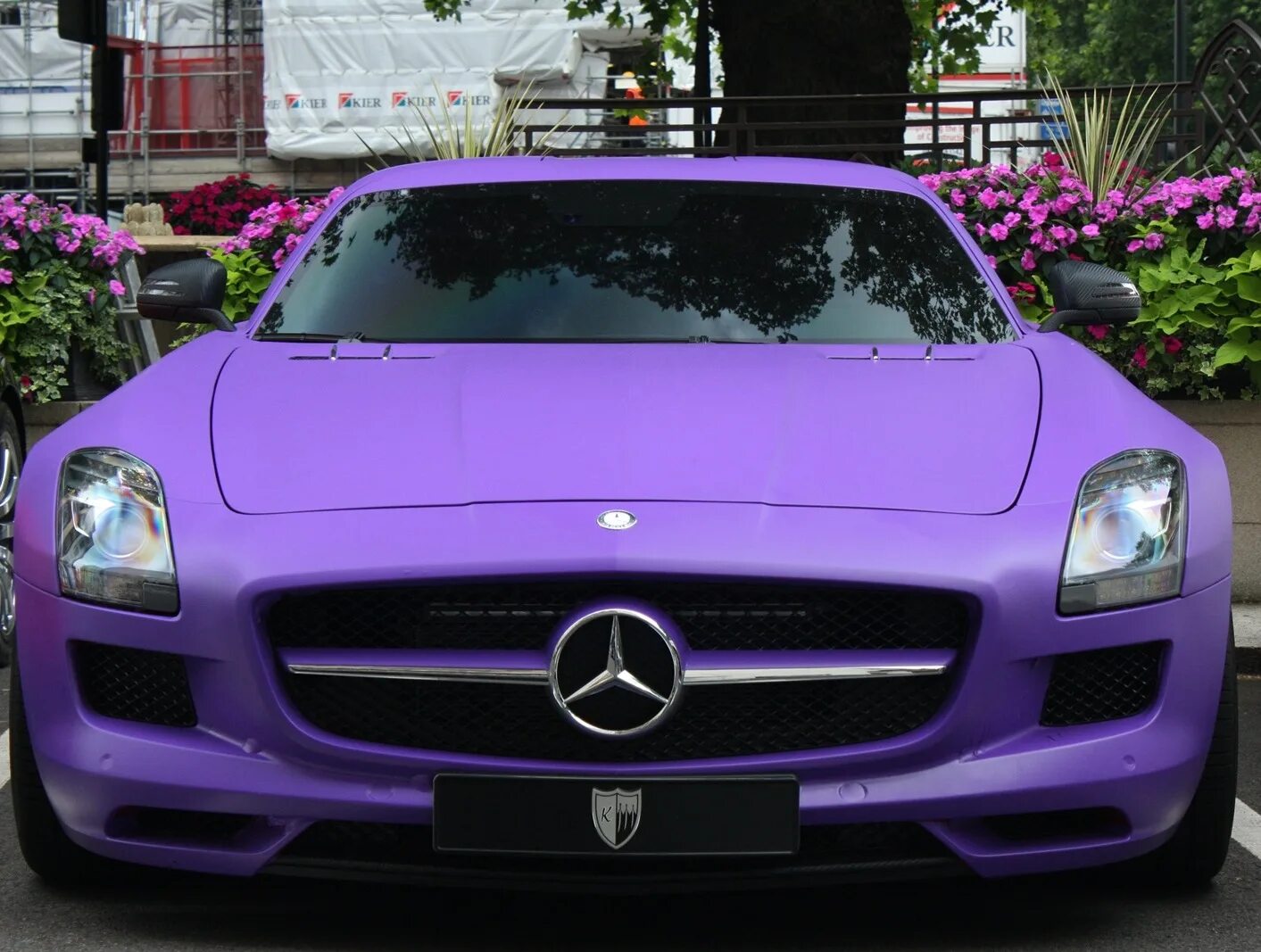 Цвета машин и действия. Мерседес CLS AMG фиолетовый. Mersedes SLS AMG фиолетовый. Mercedes SLS AMG розовый. Розовый Мерседес АМГ.
