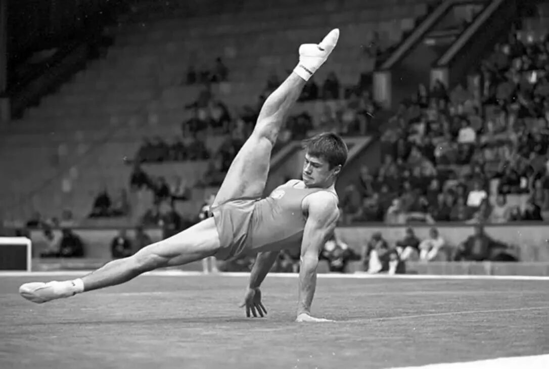 знаменитый гимнаст 9 букв