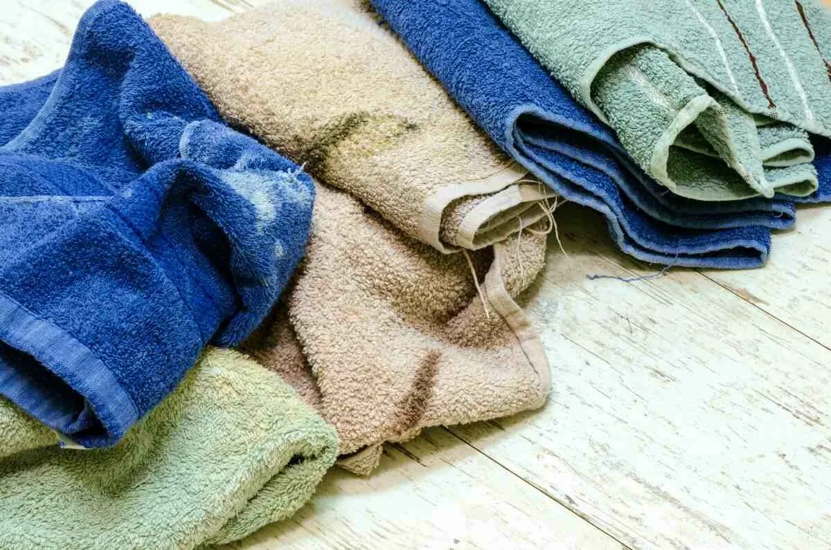 Метод полотенца. Грязное полотенце. Старое махровое полотенце. Грязные махровые полотенца. Рваное полотенце.