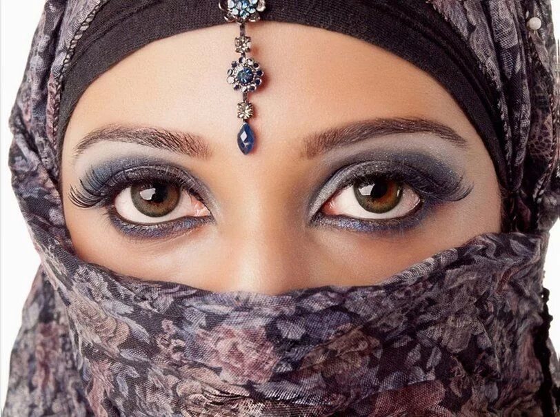 Nazan Asghar on Instagram: "Look created using DUSK COLLECTION @illamasqua ... W