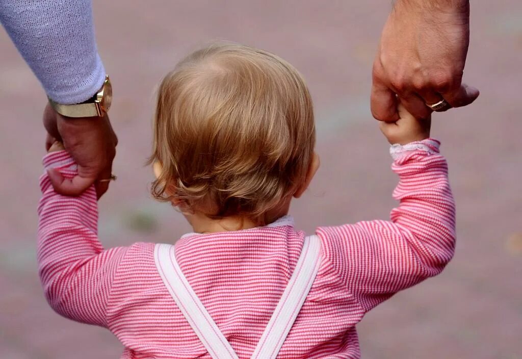 Удочерение ребенка. Дети сироты оставшиеся без попечения родителей. Семья с усыновленными детьми. Детей сирот и детей лишенных. Детей сирот и детей лишенных.
