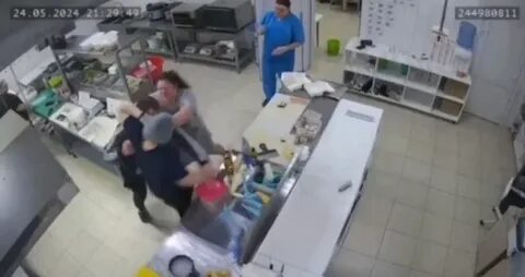 Мужчина зарезал сотрудницу общепита