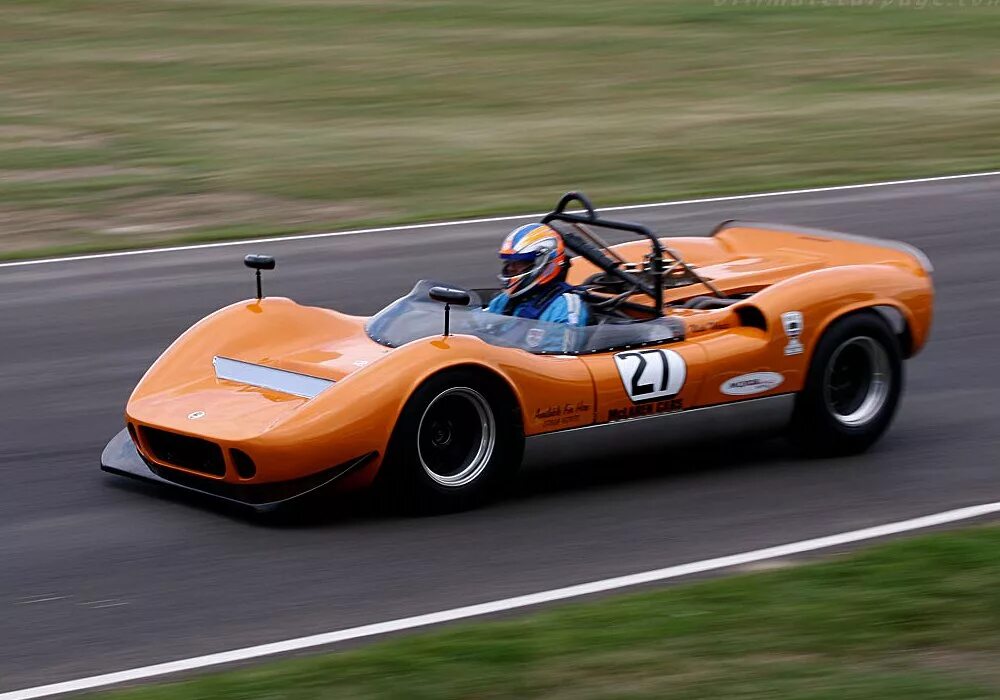 Самую первую включи. MCLAREN m1b. MCLAREN m1 1966. MCLAREN-Chevrolet m1a. MCLAREN m1b Ле ман.