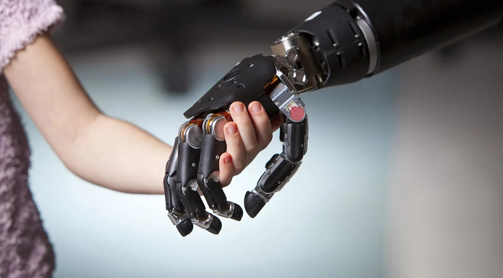 Бионические протезы конечностей. Touch Bionics протезы. Бионическая рука ILIMB. Протез руки.