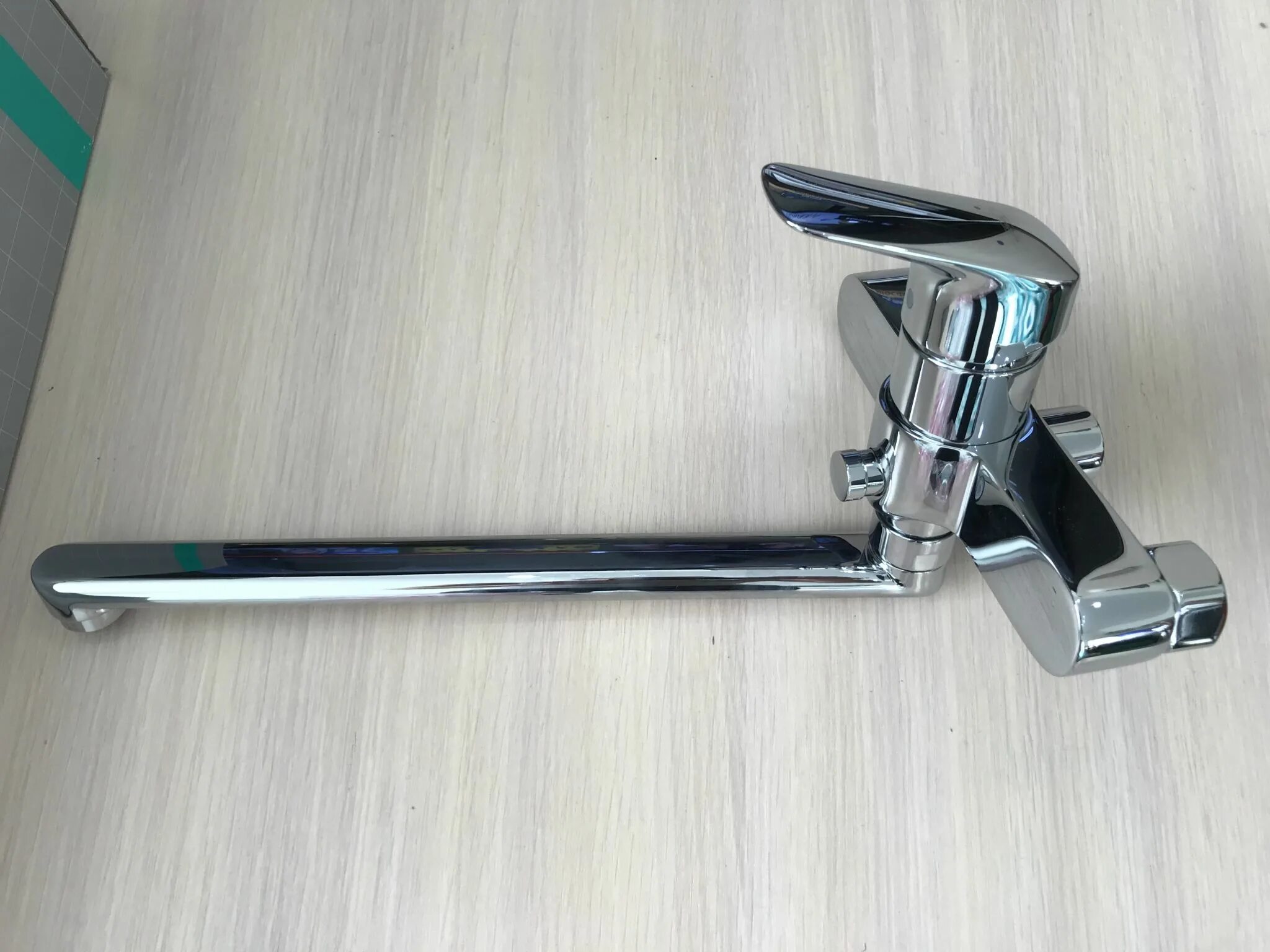 Смеситель Hansgrohe 71402000. Hansgrohe logis 71402000. Смеситель для ванны Hansgrohe logis 71402000 с длинным изливом. Смеситель Hansgrohe logis 71402000 в ванной.