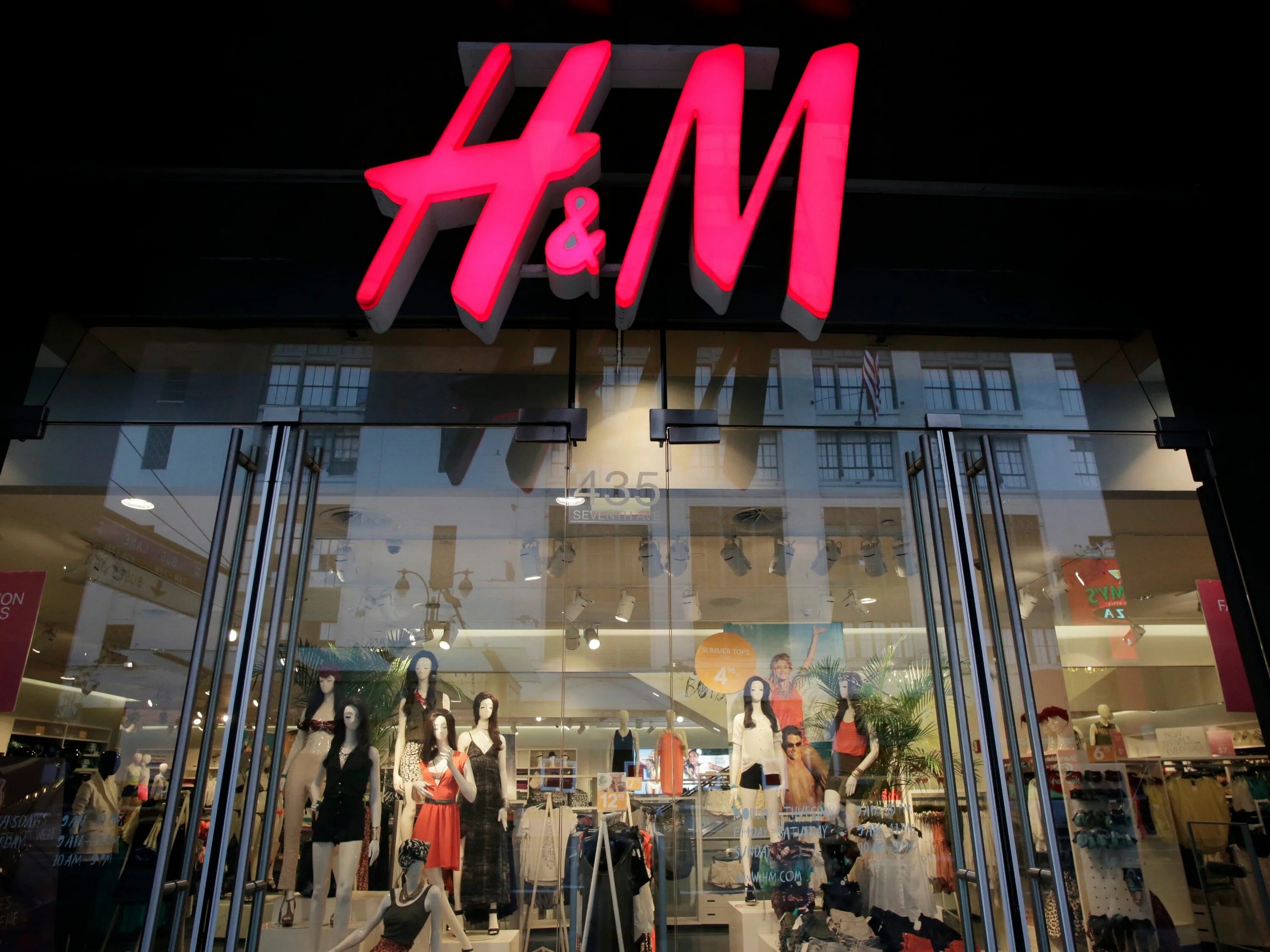 H m ch. H&M hennes & Mauritz. H M магазин. Одежда фирмы h&m. H M интернет магазин одежды.