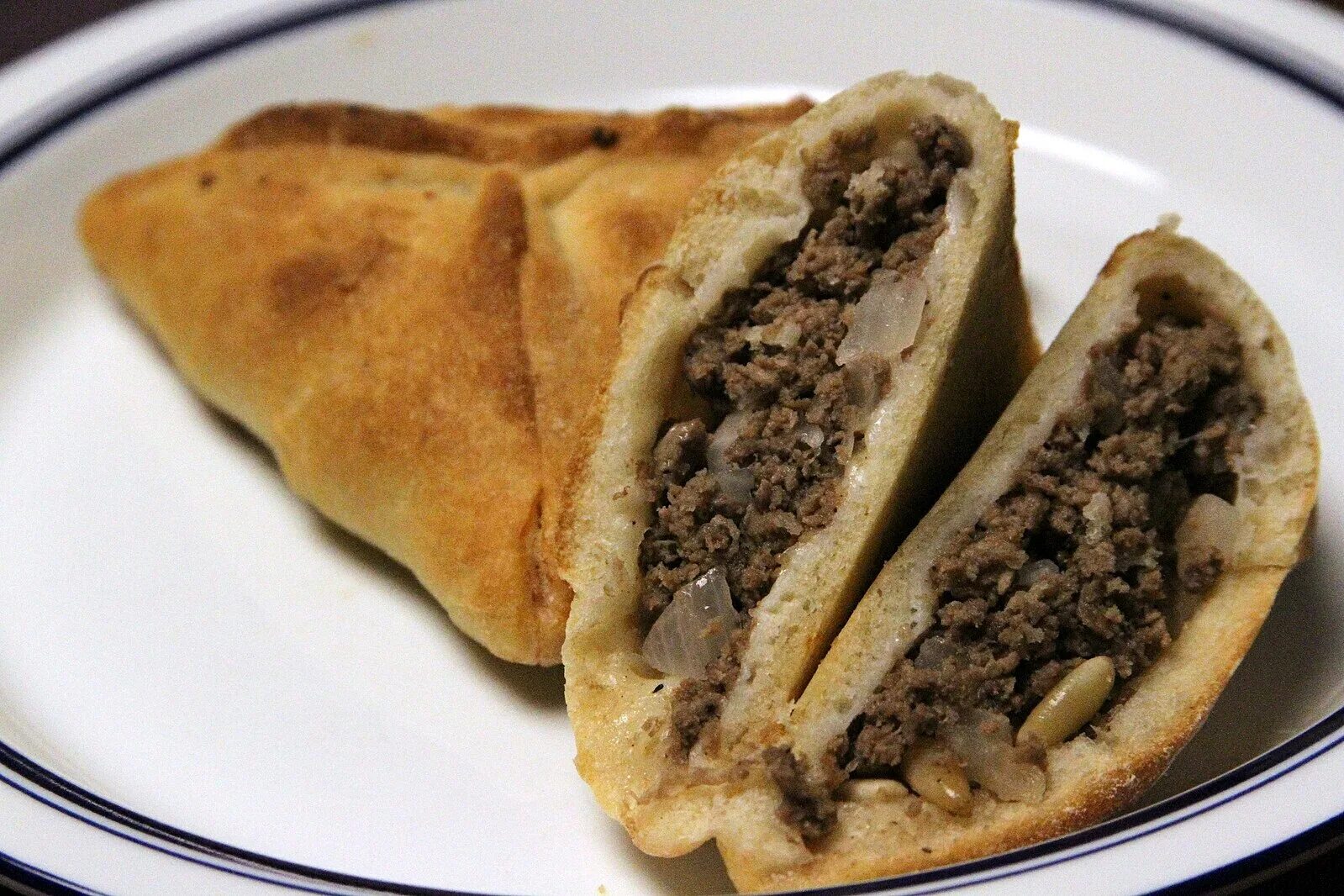 Как называется пирожки с мясом жареные. Армянская выпечка с мясом. армянские пироги с мясом. пирожки с мясом. армянские пирожки.