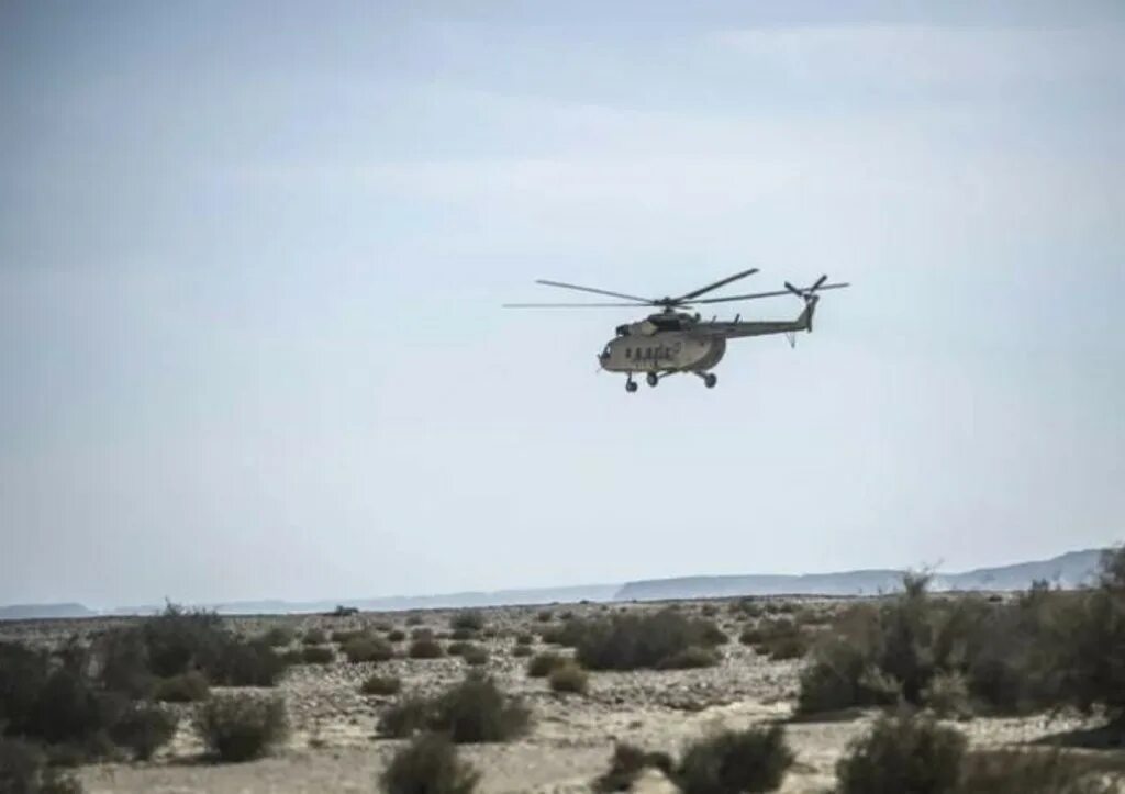Вертолет сми. Военный вертолет Египта. Вертолет в Синайской пустыне. Вертолеты в Ливии. Израильские вертолеты в войне с Египтом.